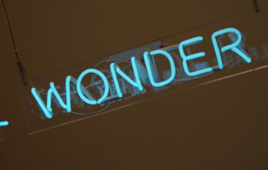 Neon light with the word 'wonder'