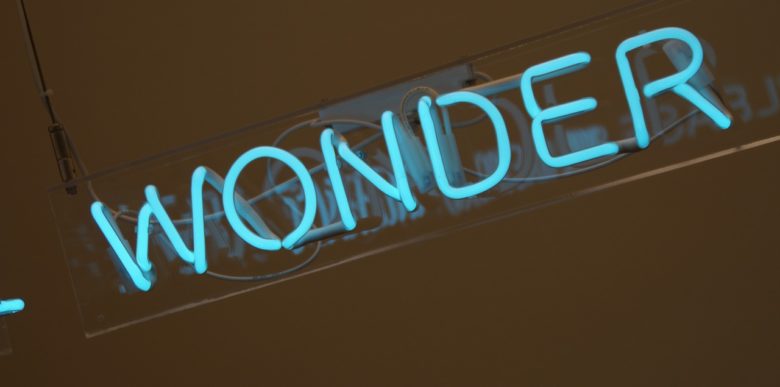 Neon light with the word 'wonder'